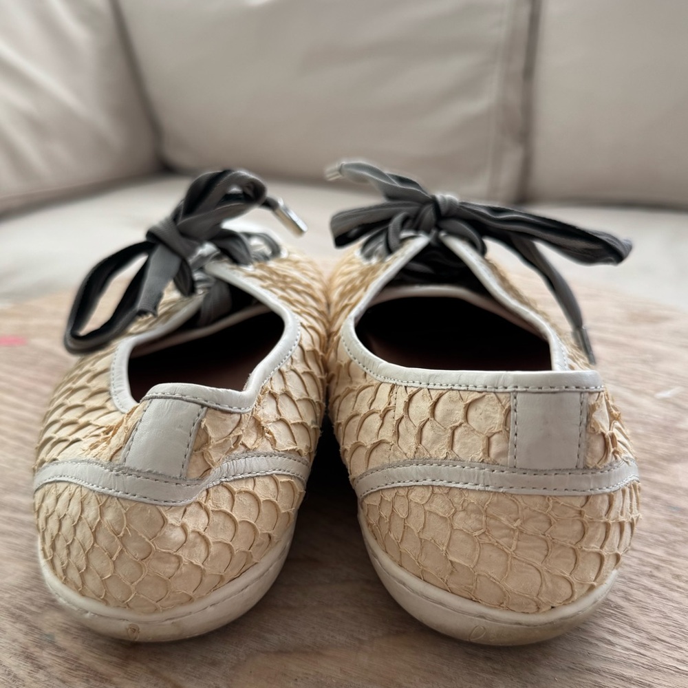 DONALD J PLINER x Lisa DJP Midori Snakeskin Sneaker Size 9 - Picture 5 of 6